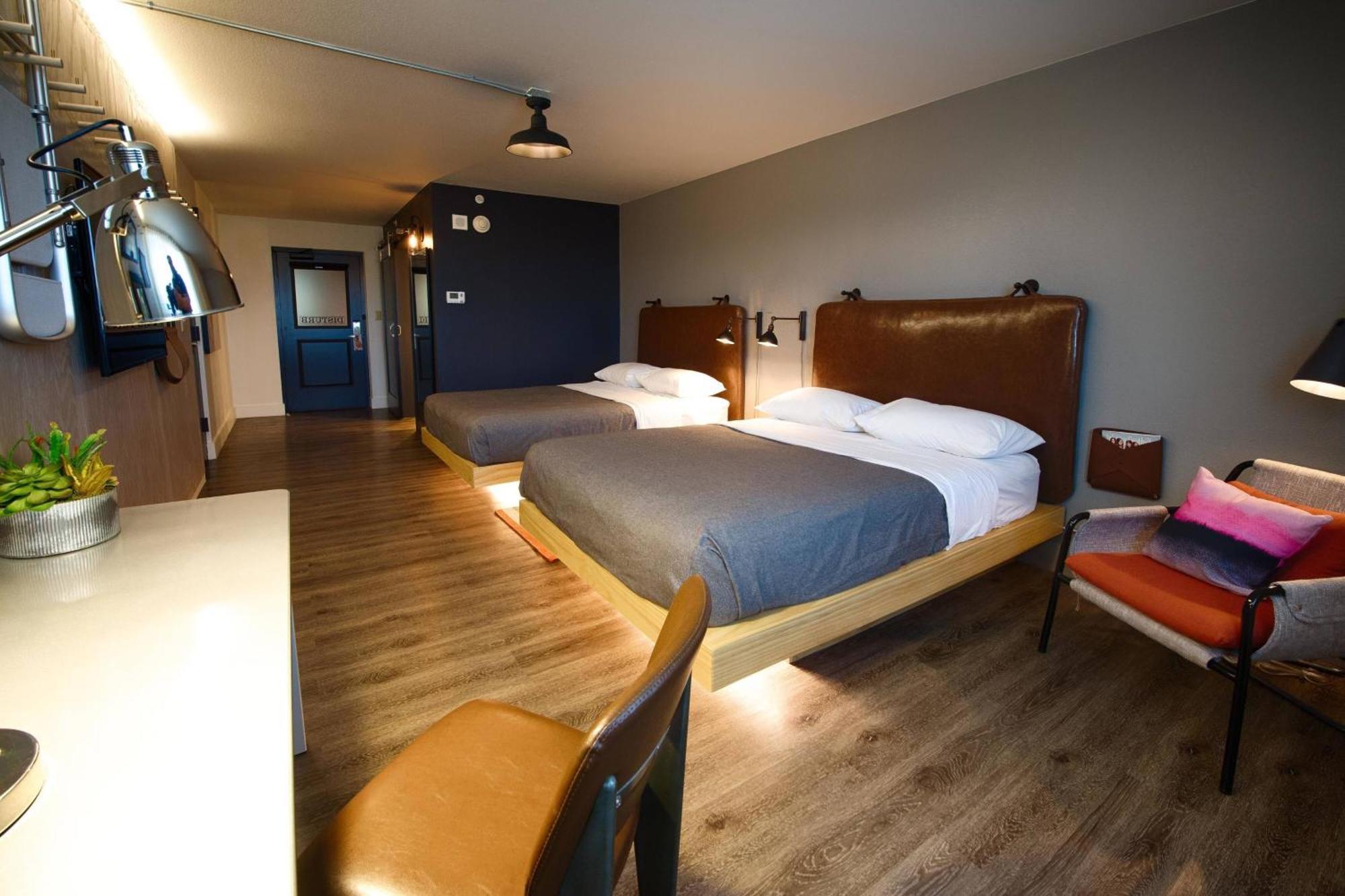 Moxy Phoenix Tempe/asu Area Hotel Tempe