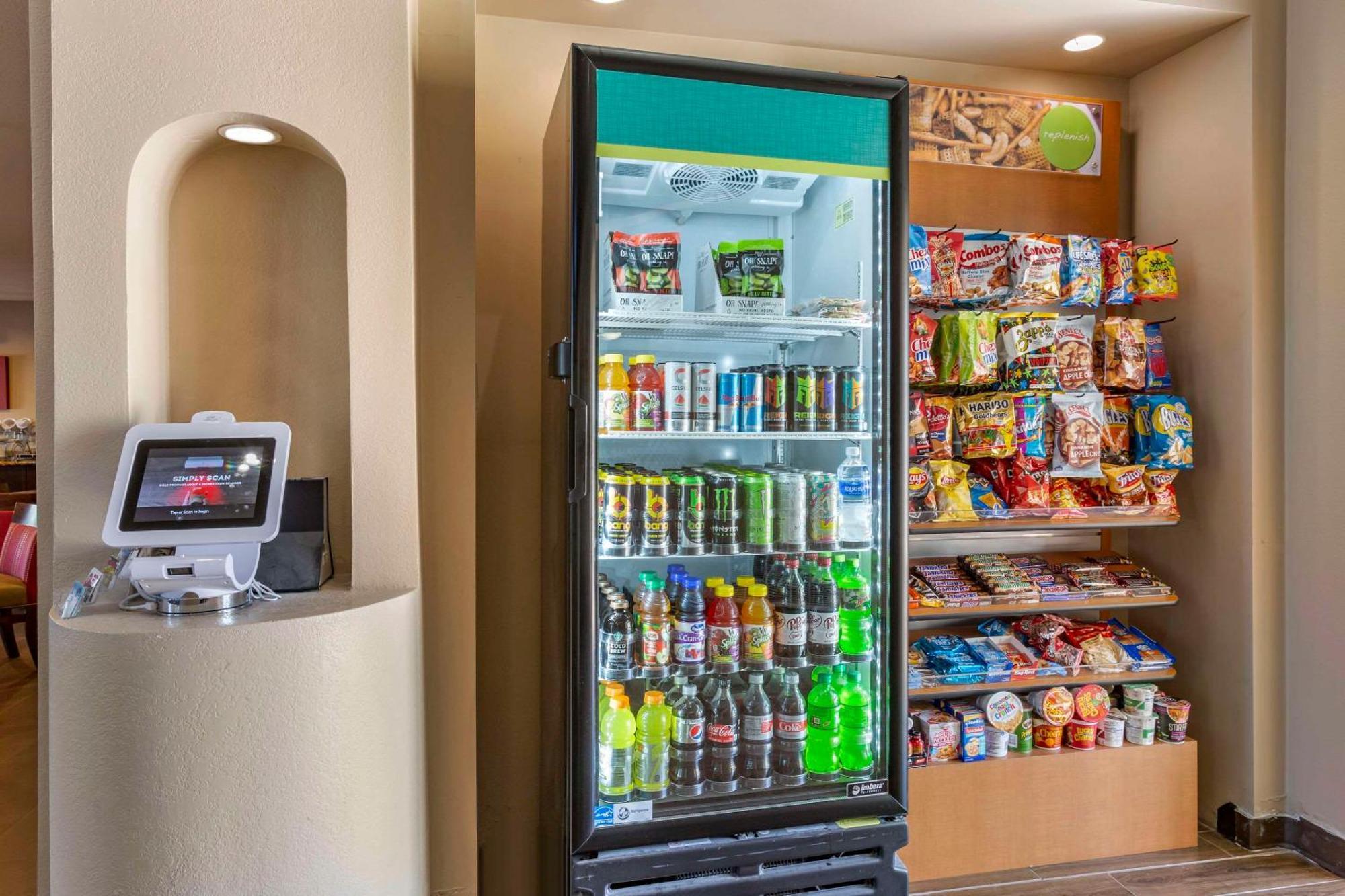 Comfort Phoenix Airport 3*
