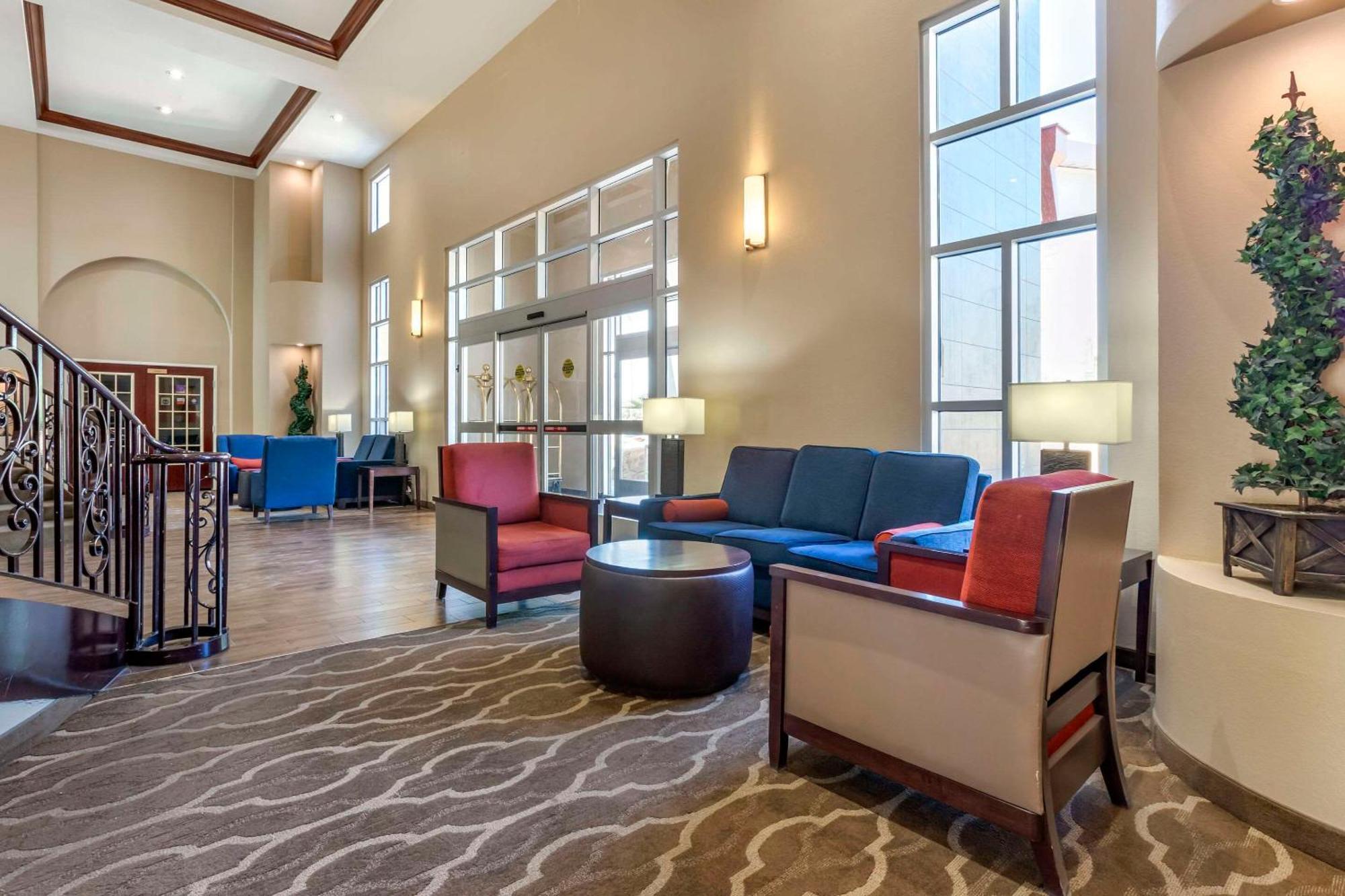 Hotel Comfort Phoenix Airport 3*