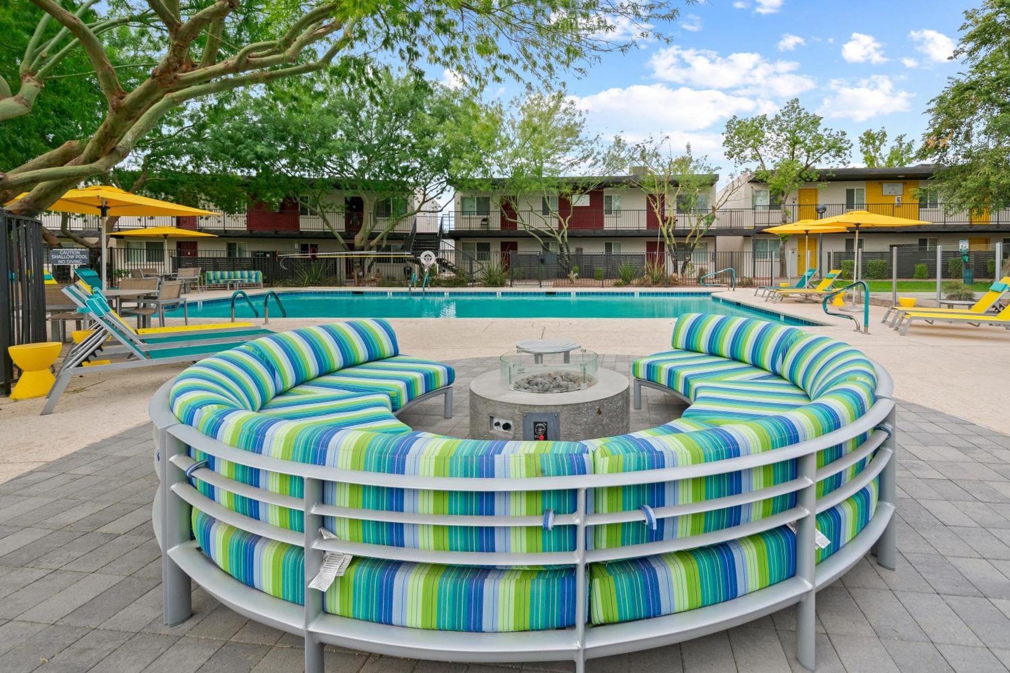 2b1b Stylish Haven - Pool And Parking Apartment *