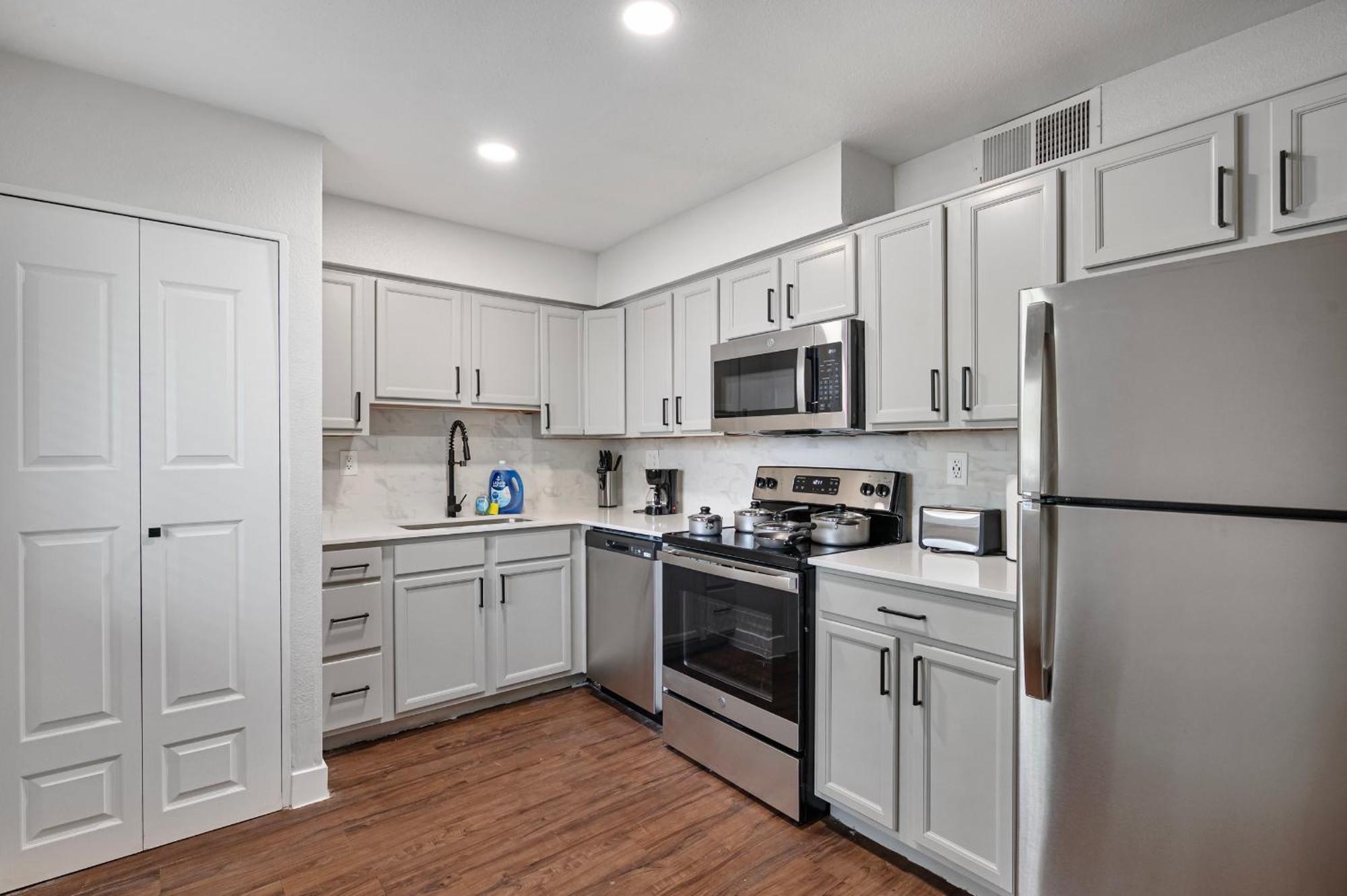 Apartment 2b1b Stylish Haven - Pool And Parking Tempe