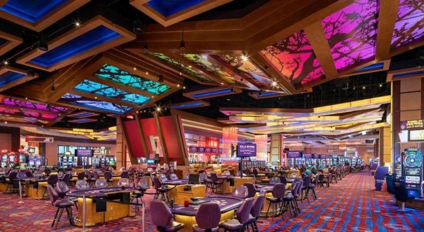 Vee Quiva & Casino