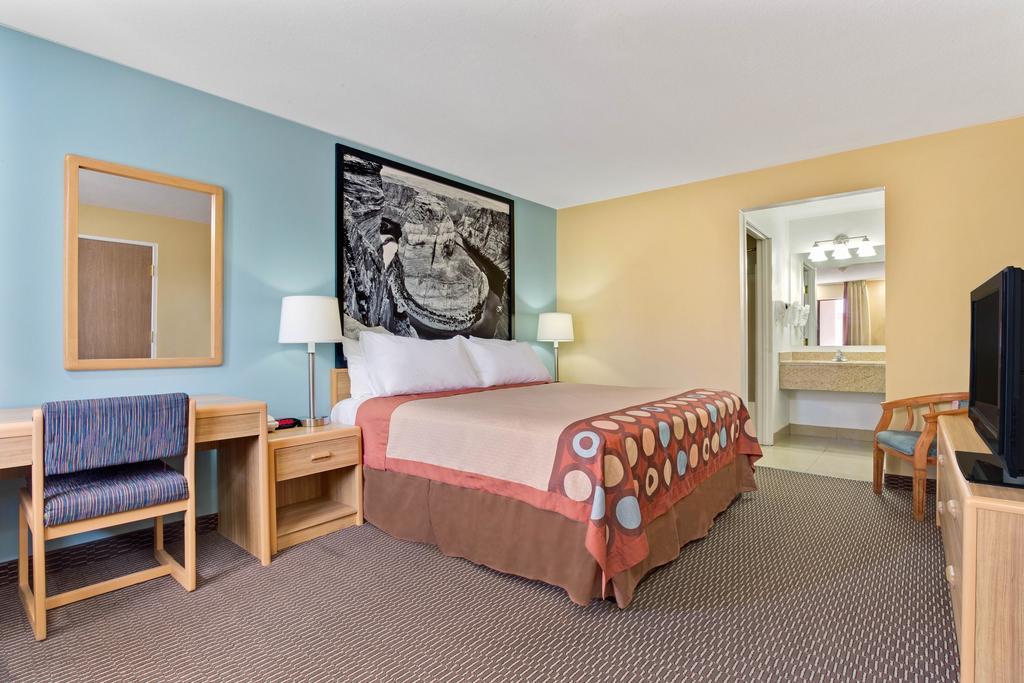 Super 8 By Wyndham Tucson/grant Road Area Az