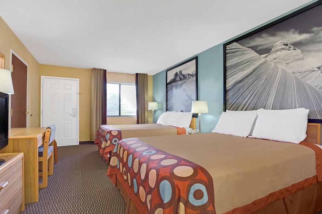Hotel Super 8 By Wyndham Tucson/grant Road Area Az Tucson