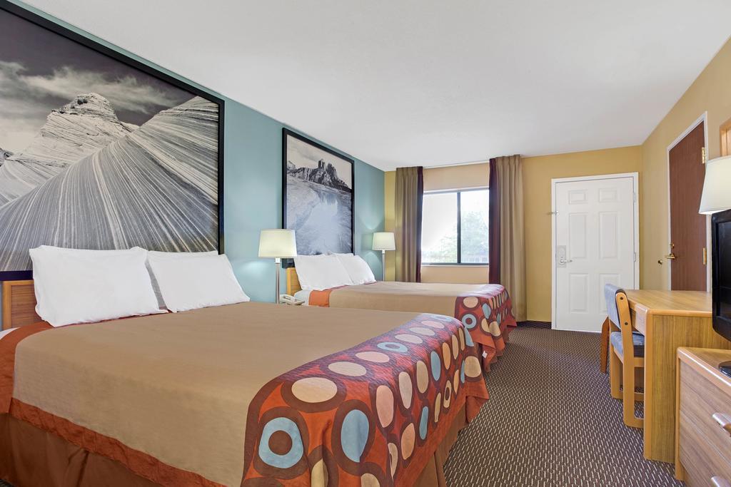 Super 8 By Wyndham Tucson/grant Road Area Az