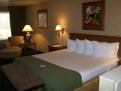 Express & By Ihg Hotel 3*
