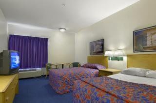 Red Roof Plus+ - Phoenix Airport Hotel 3*