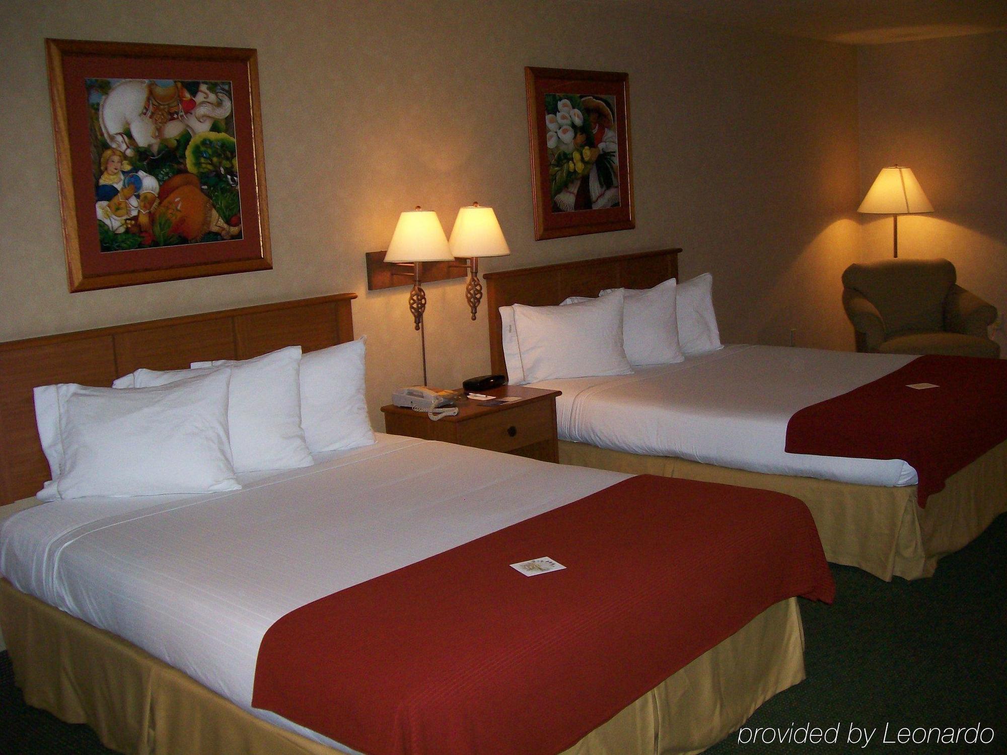 Express & By Ihg Hotel 3*