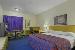 Hotel Red Roof Plus+ - Phoenix Airport 3*