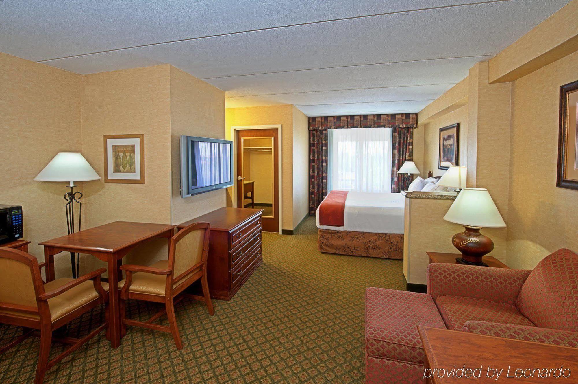 Express & By Ihg 2*