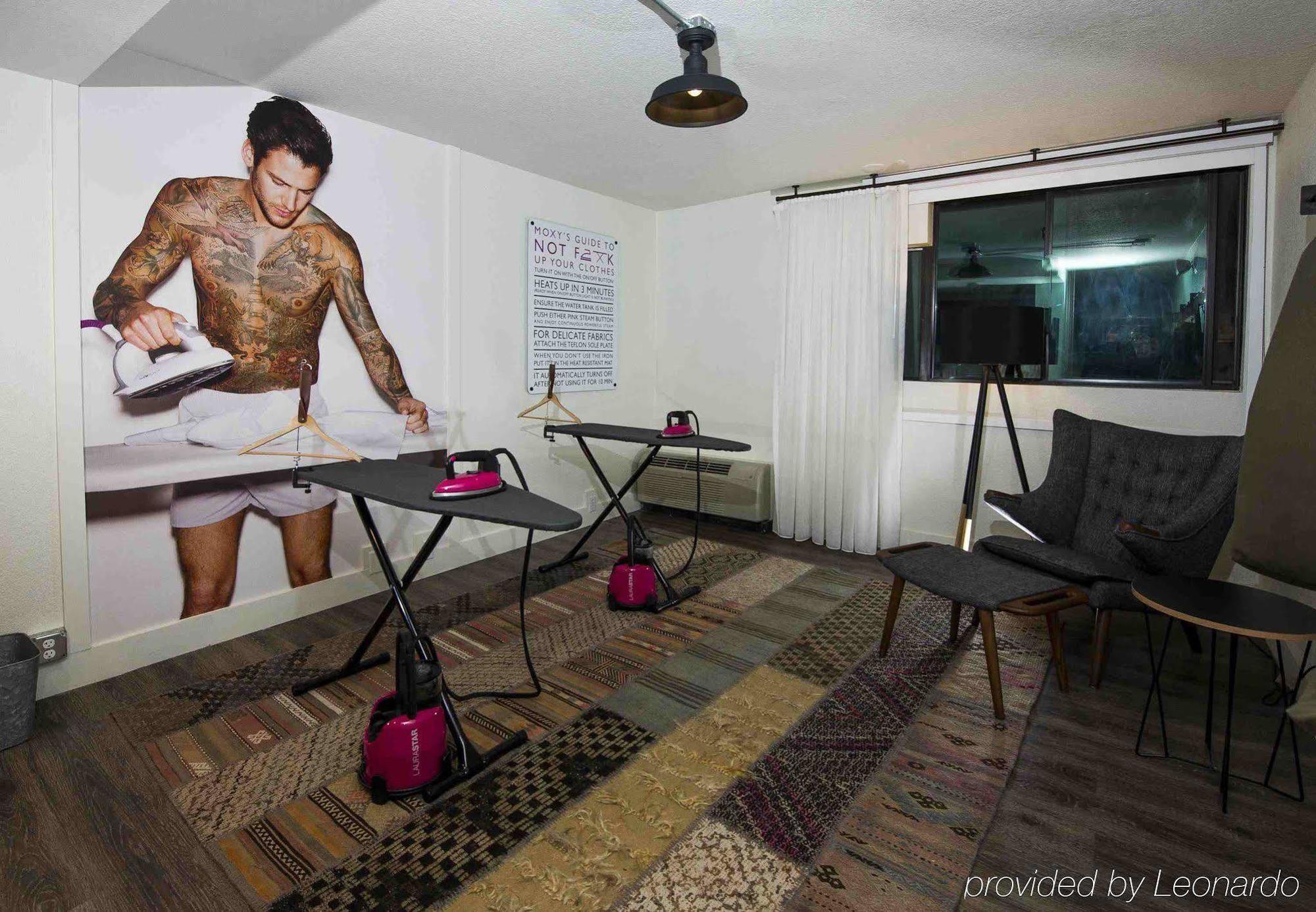 Moxy Phoenix Tempe/asu Area Hotel Tempe