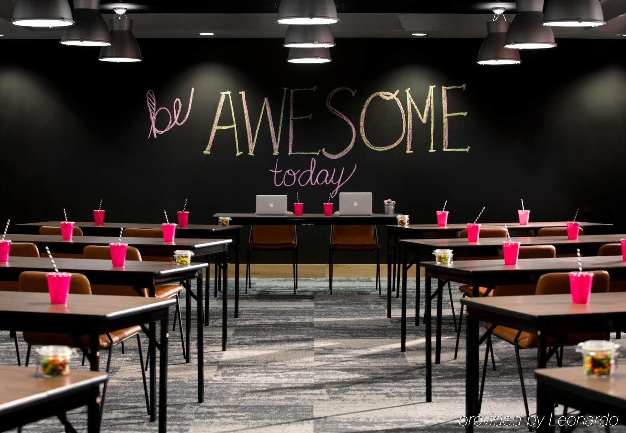 Moxy Phoenix Tempe/asu Area Hotel Tempe