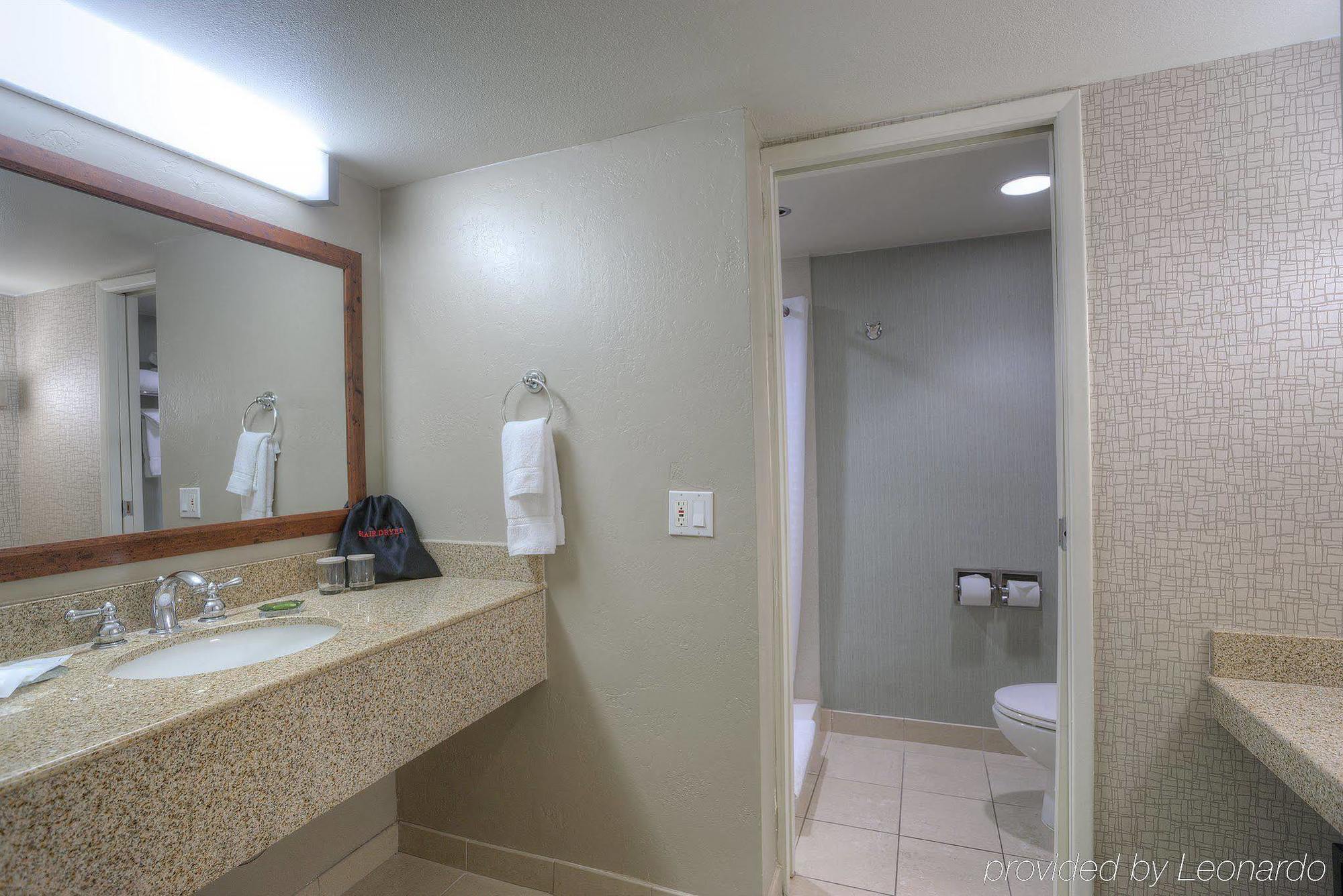 Hotel Doubletree By Hilton North