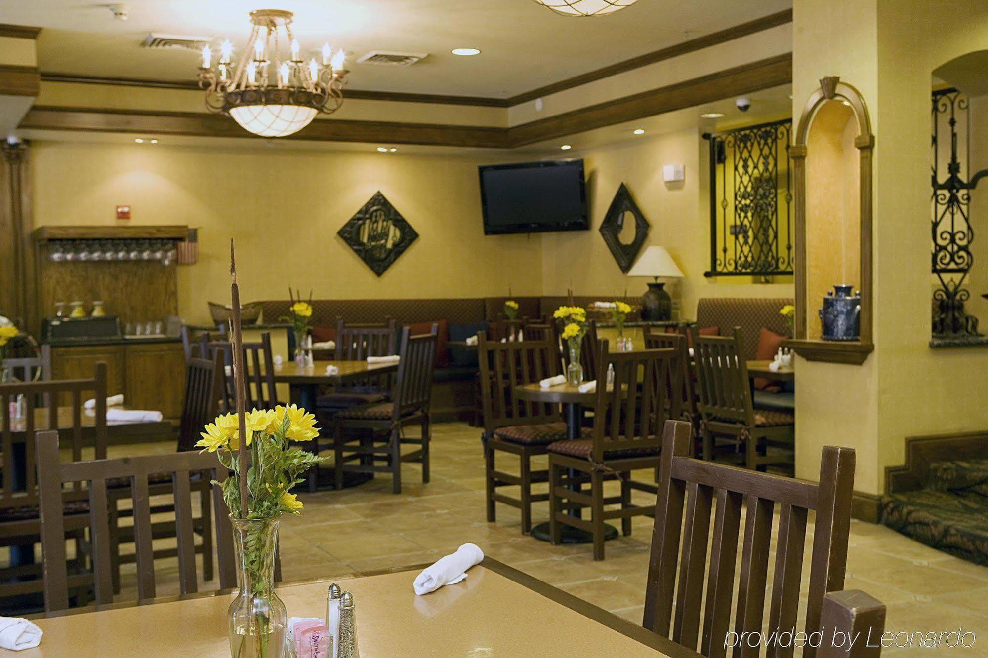 Hilton Garden Airport 3*