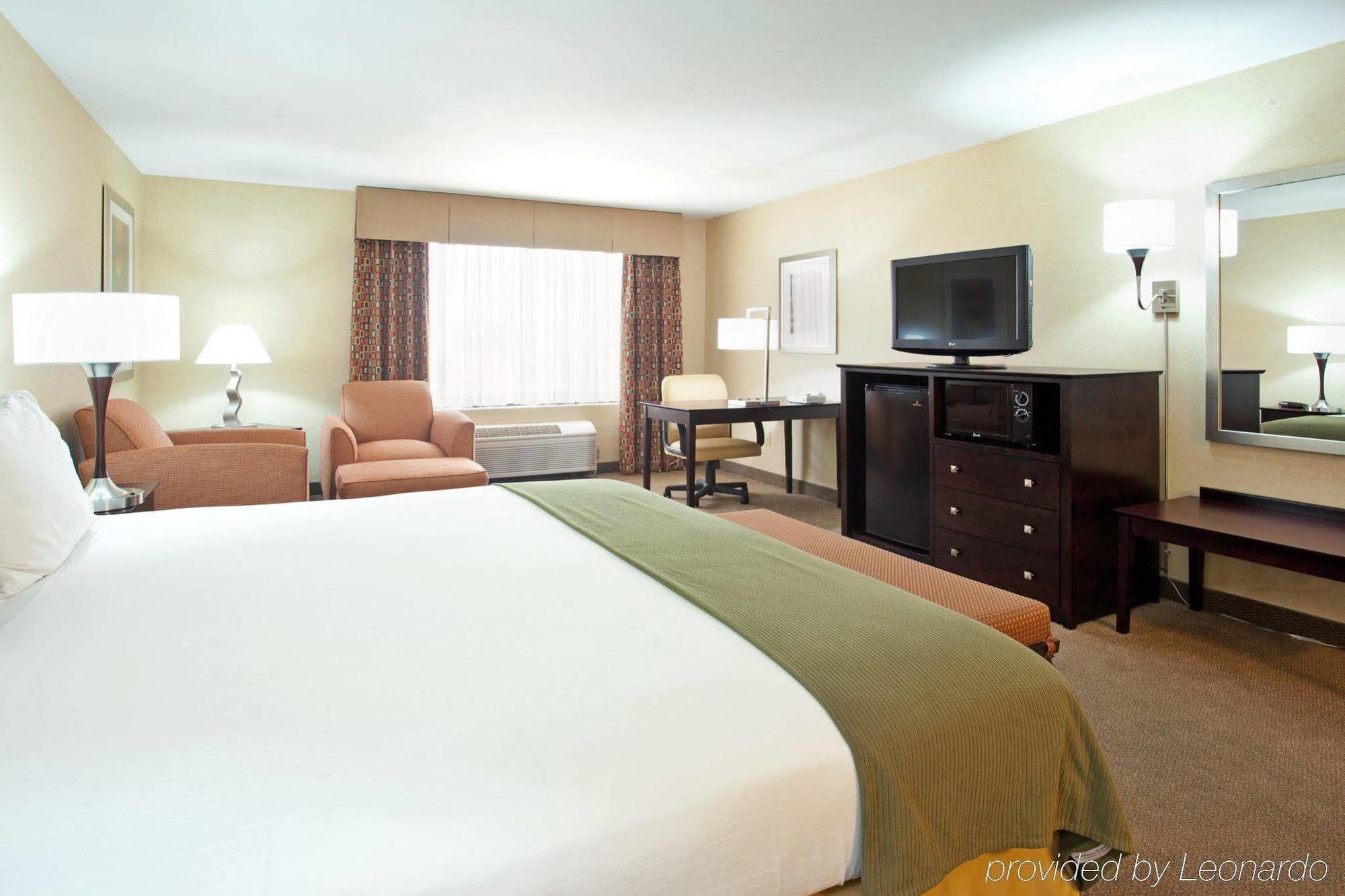 Express & By Ihg 3*