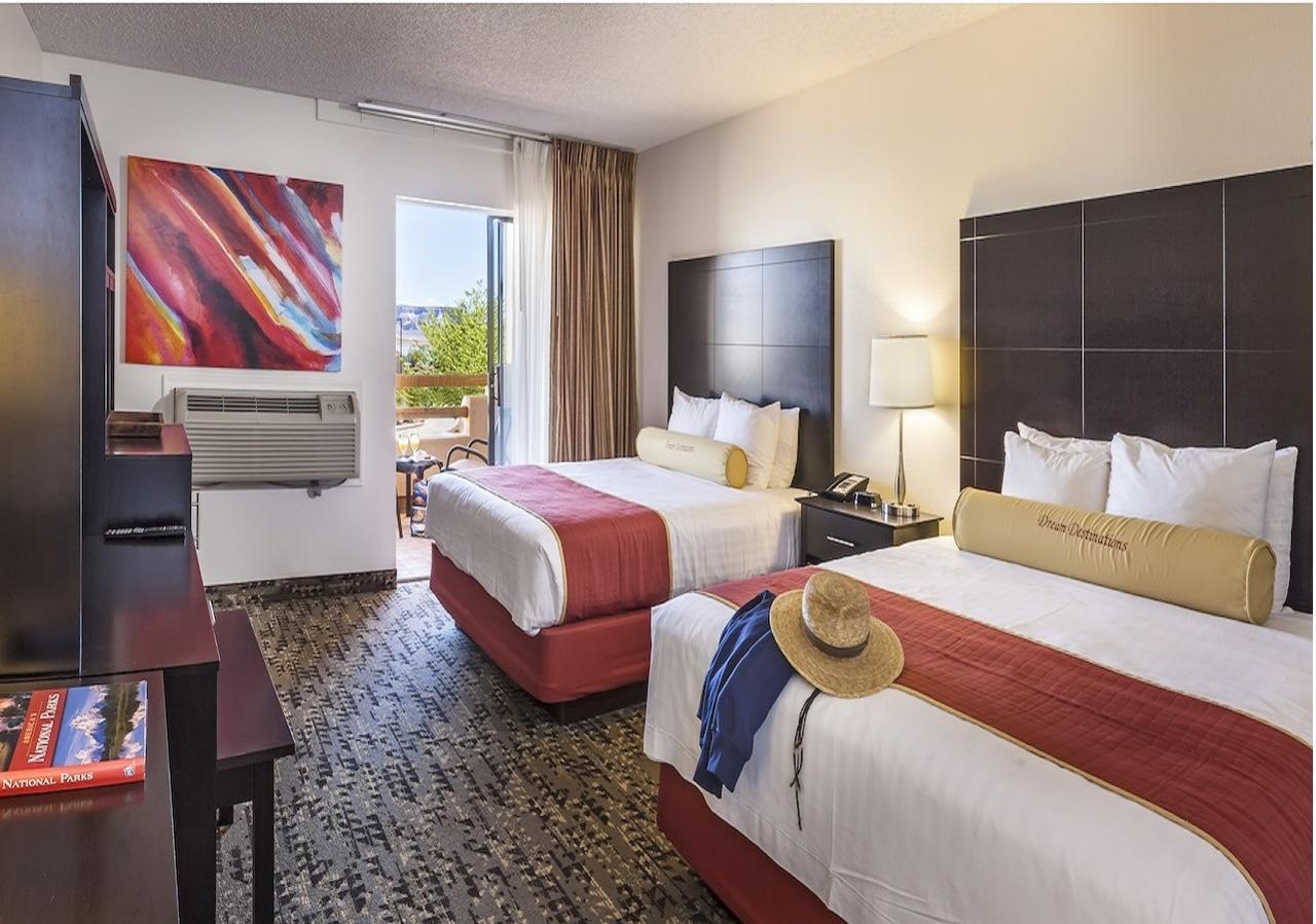 Powell Hotel 3*
