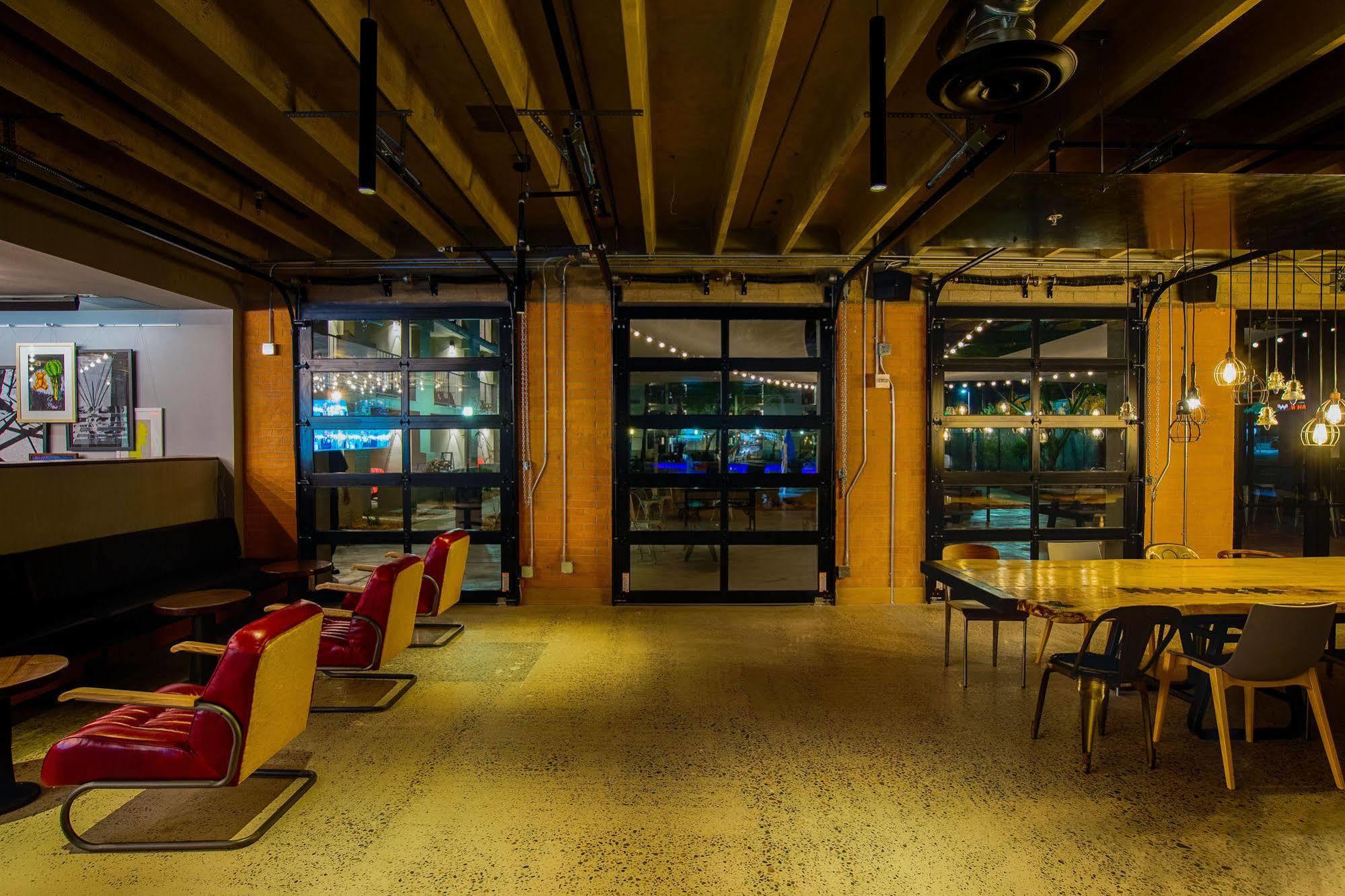 Hotel Moxy Phoenix Tempe/asu Area 3*