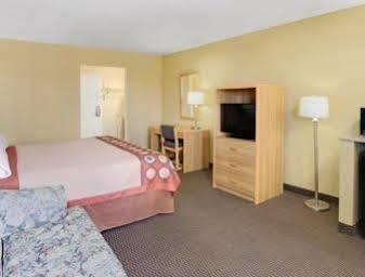 Super 8 By Wyndham Tucson/grant Road Area Az