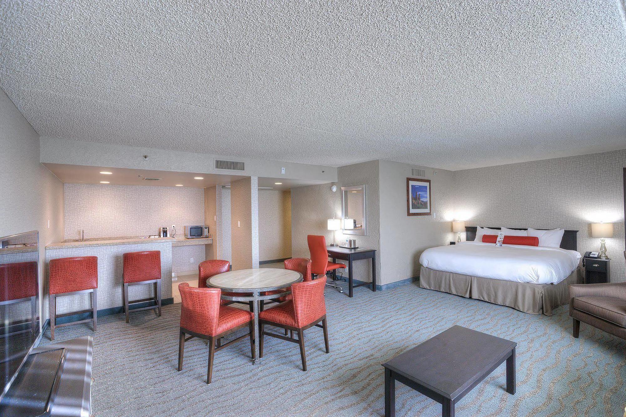 Hotel Doubletree By Hilton North
