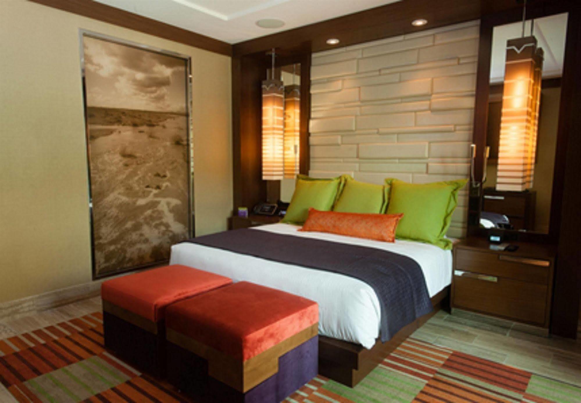 Vee Quiva & Casino Hotel 3*