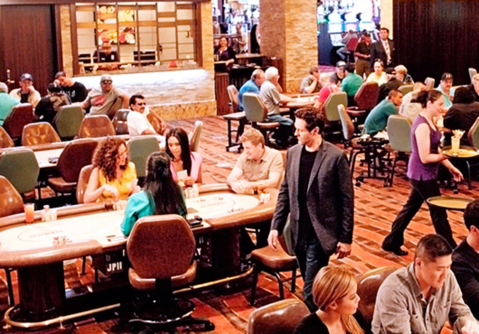 Vee Quiva & Casino Hotel 3*