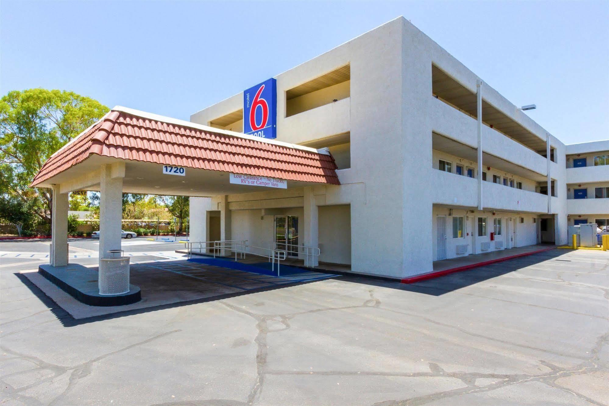 Hotel 6 Tempe, Az Phoenix Airport Priest Dr 2*