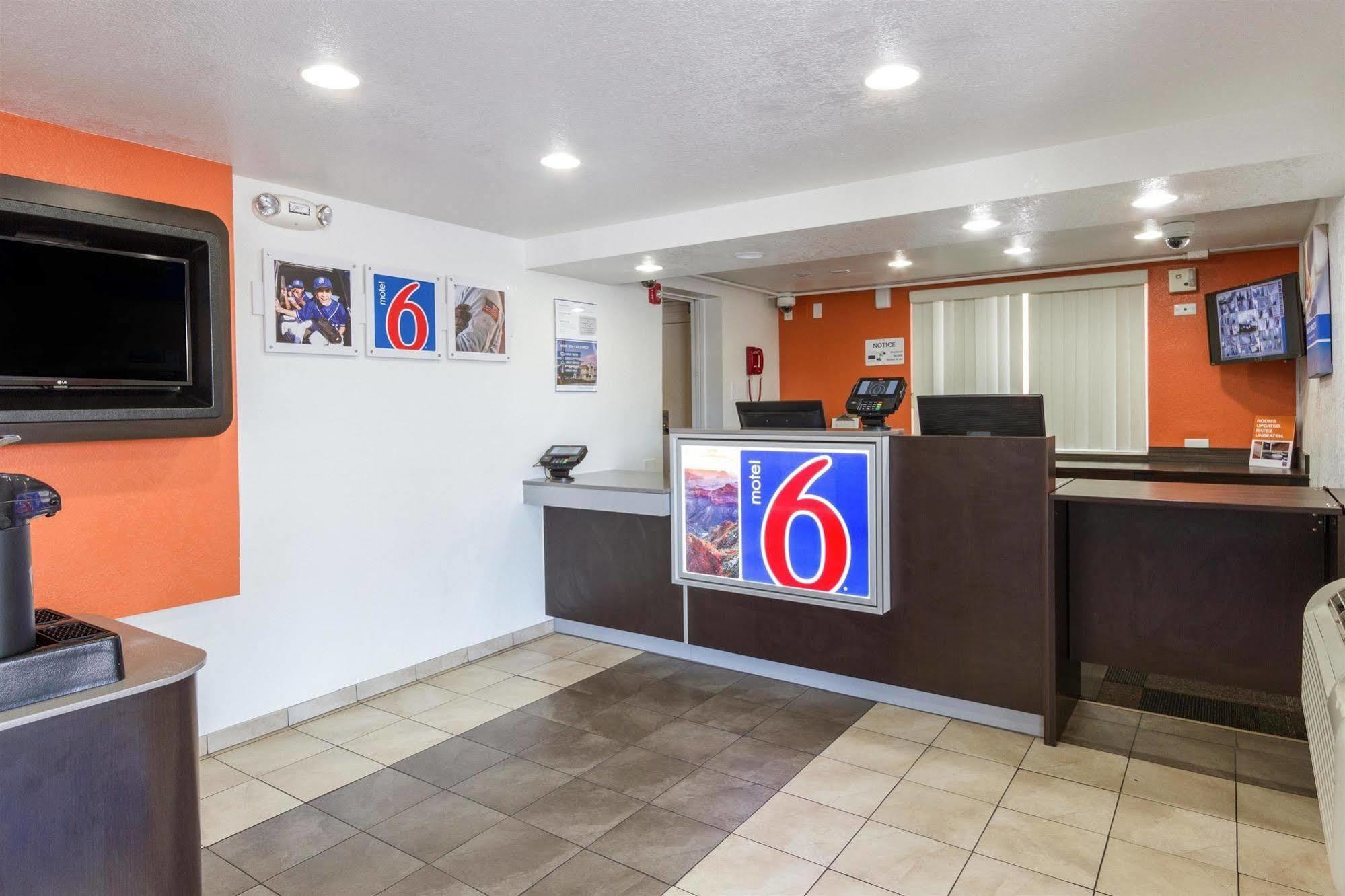 Hotel 6 Tempe, Az Phoenix Airport Priest Dr 2*