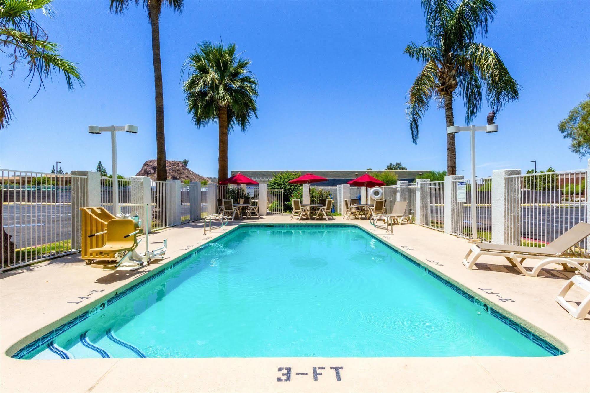 Hotel 6 Tempe, Az Phoenix Airport Priest Dr 2*