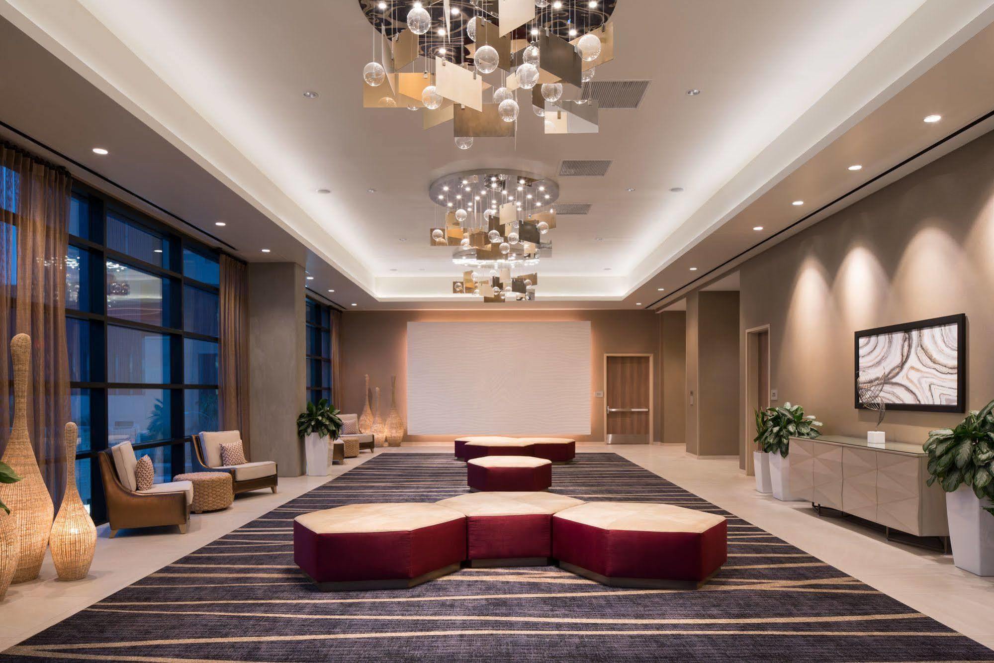 Courtyard By Marriott Downtown Hotel