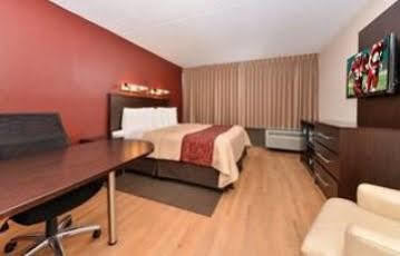 Hotel Red Roof Plus+ - Phoenix Airport 3*