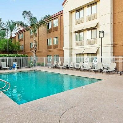 Red Roof Plus+ - Phoenix Airport Hotel 3*