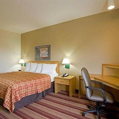 Hotel Red Roof Plus+ - Phoenix Airport Tempe