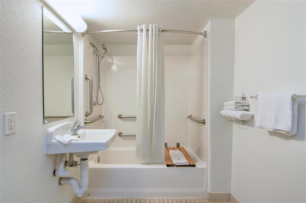 Hotel 6 Tempe, Az Phoenix Airport Priest Dr 2*