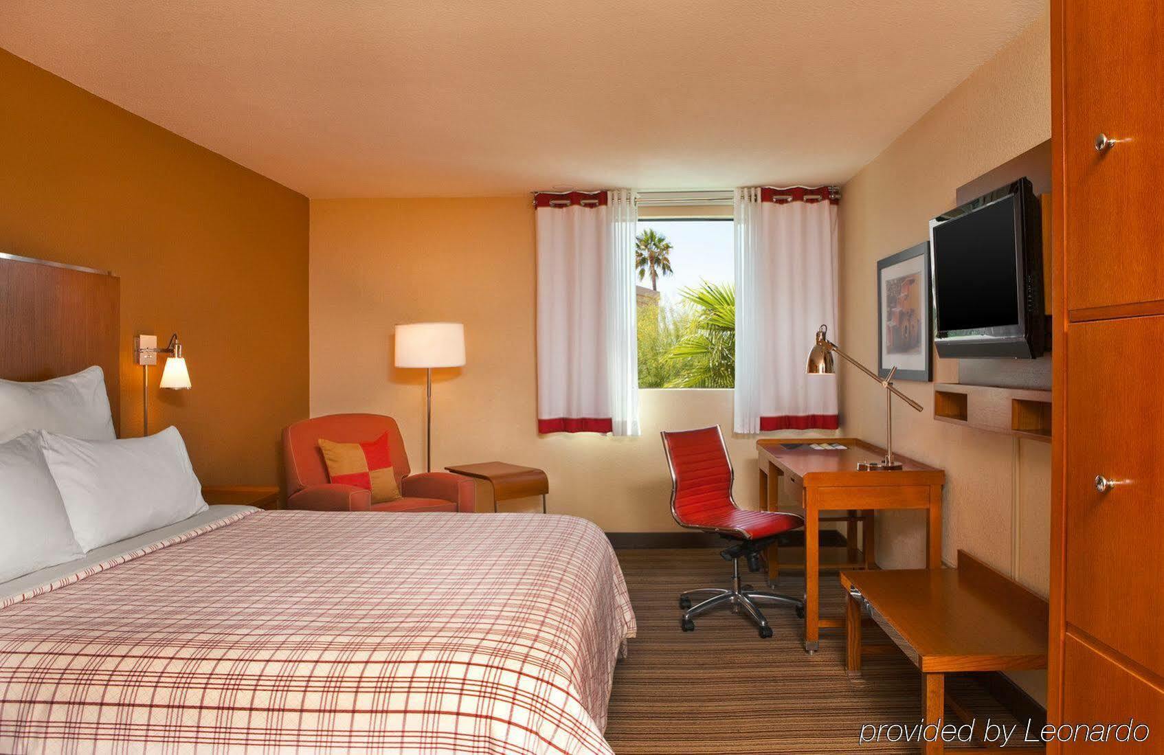 Moxy Phoenix Tempe/asu Area Hotel