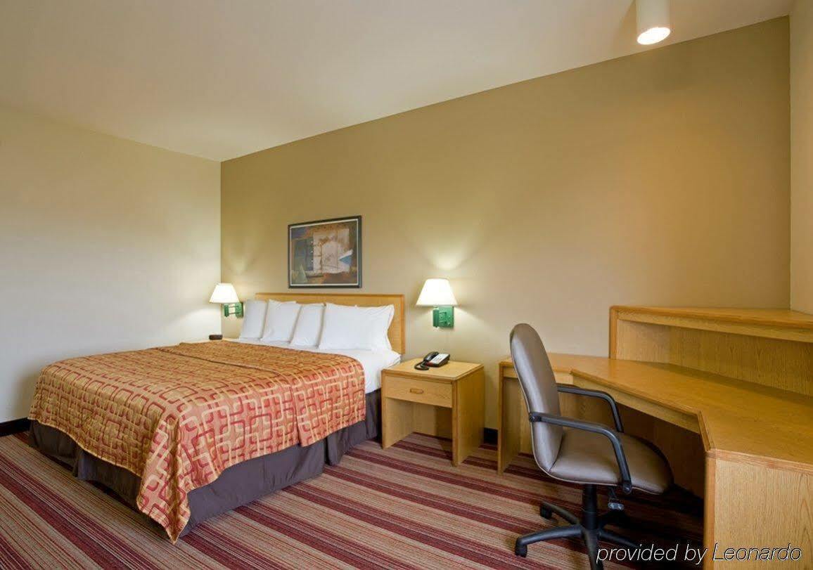 Hotel Red Roof Plus+ - Phoenix Airport Tempe