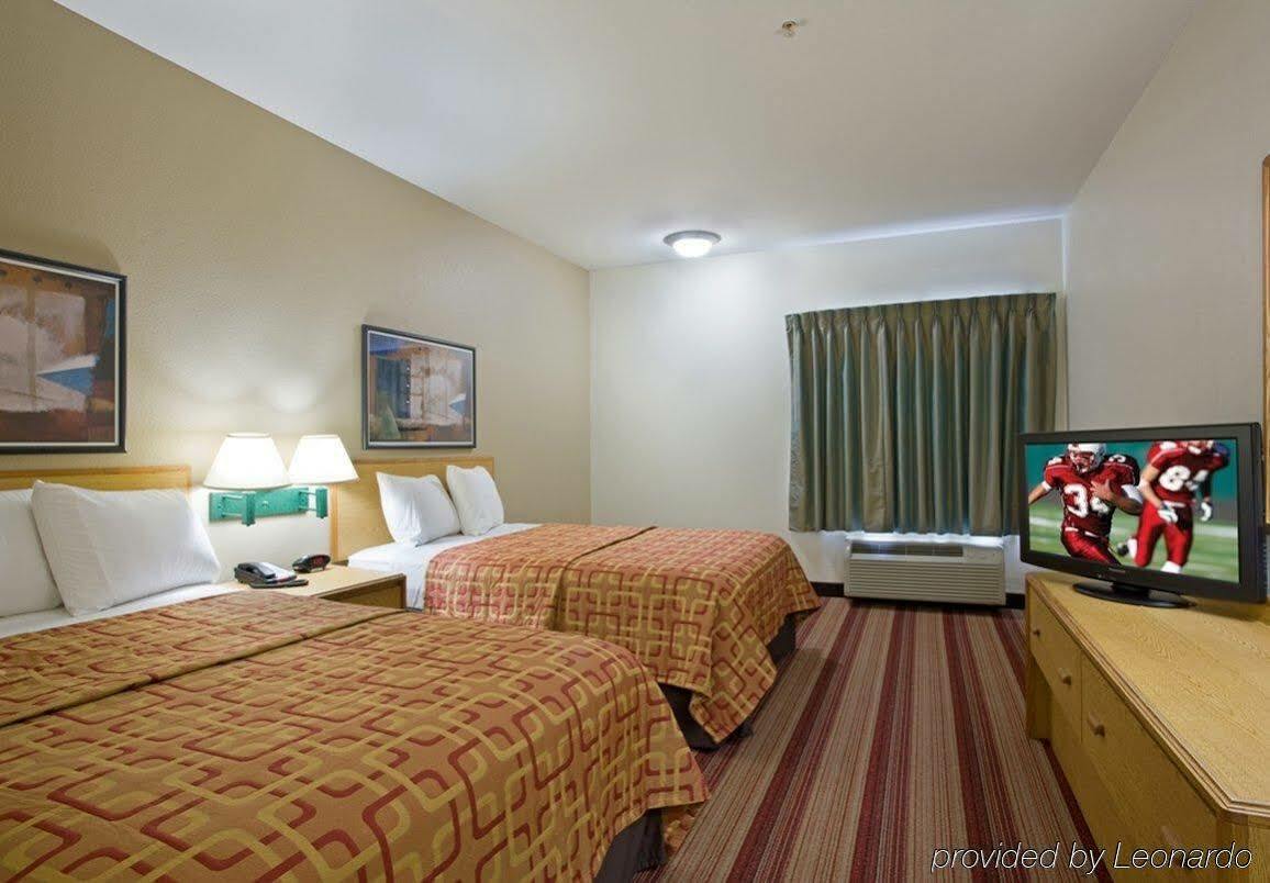 Hotel Red Roof Plus+ - Phoenix Airport 3*