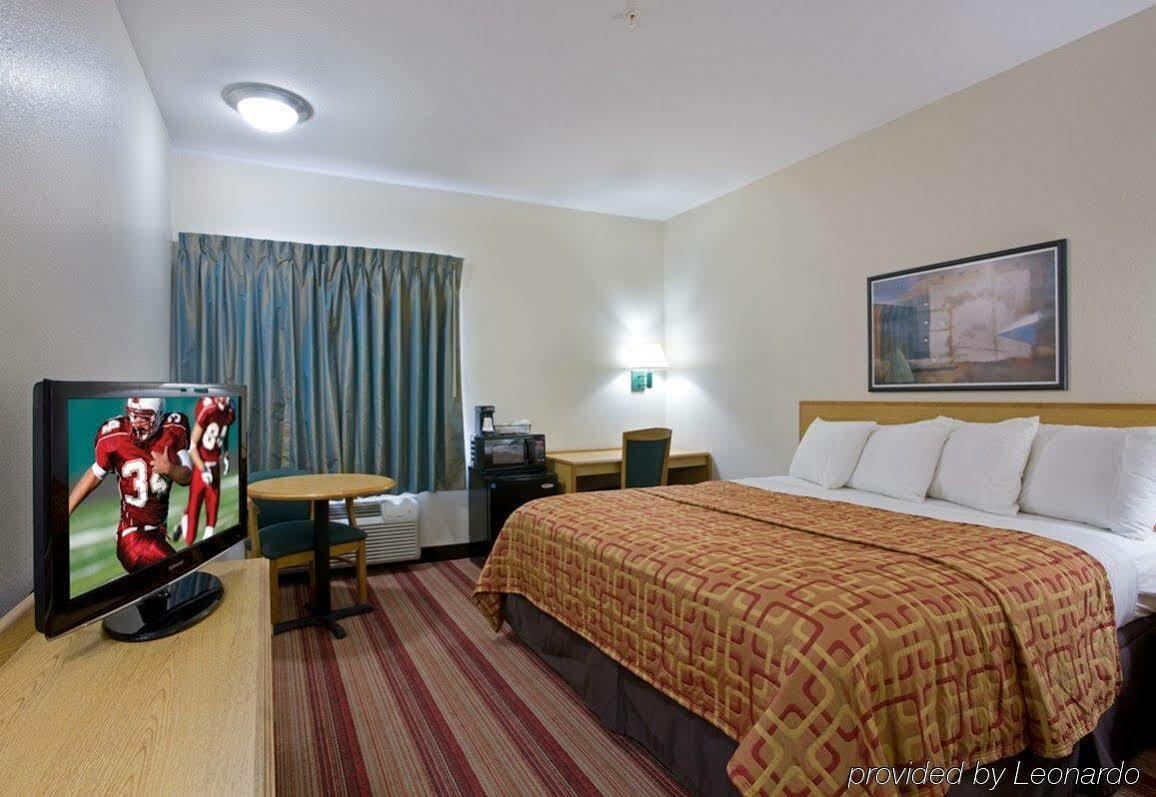 Hotel Red Roof Plus+ - Phoenix Airport Tempe