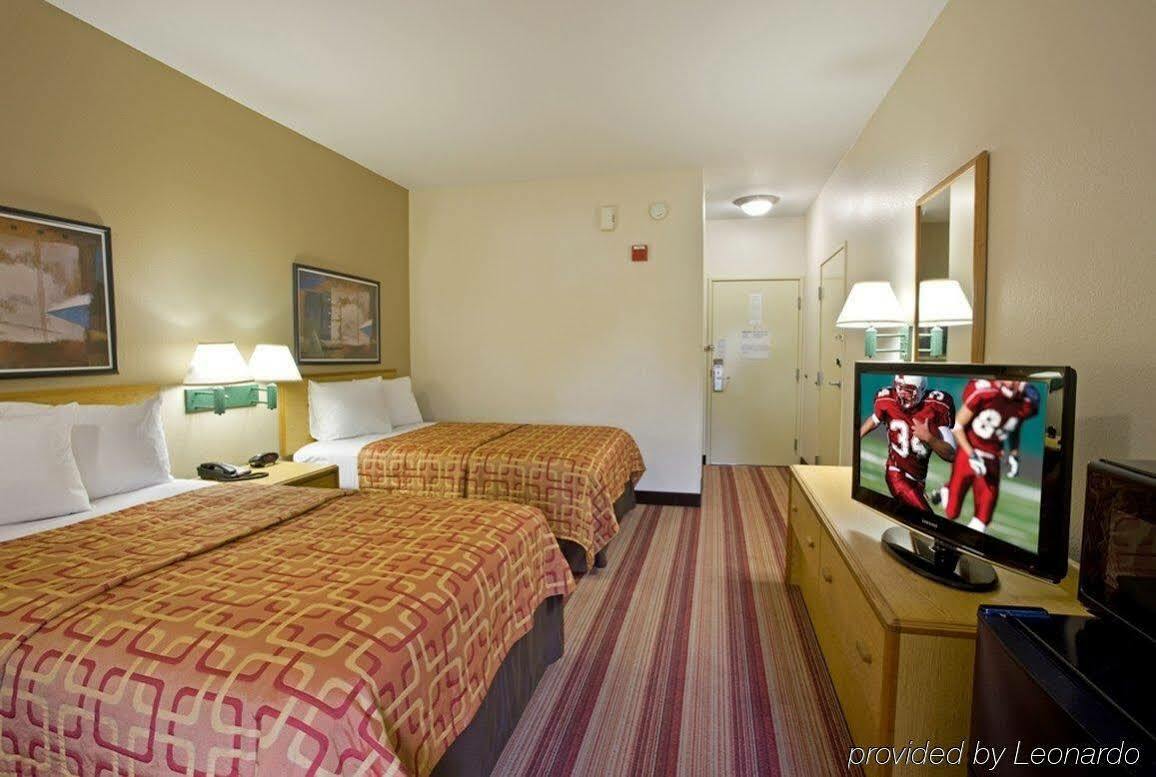 Red Roof Plus+ - Phoenix Airport Hotel Tempe