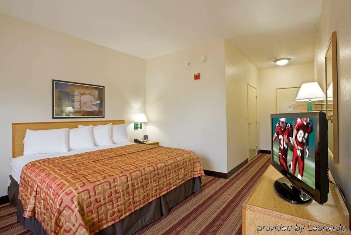 Red Roof Plus+ - Phoenix Airport Hotel Tempe