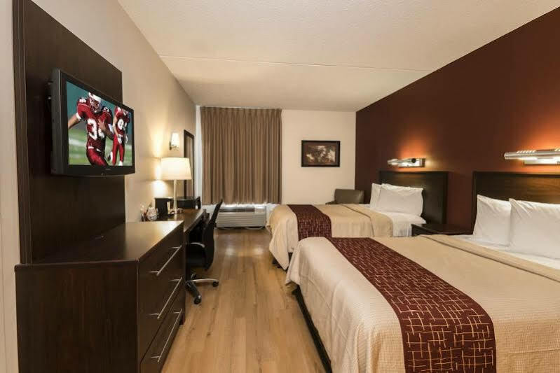Hotel Red Roof Plus+ - Phoenix Airport 3*