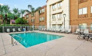 Hotel Red Roof Plus+ - Phoenix Airport Tempe