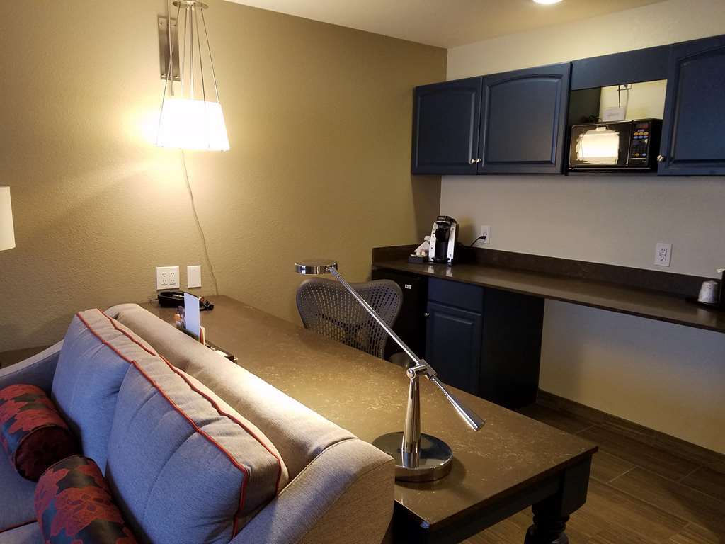 Hilton Garden Airport