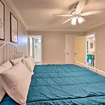 Updated Family Home - 2 Blocks To Colorado River!