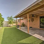 Updated Family Home - 2 Blocks To Colorado River!