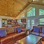 Serene Lakeside Cabin With Decks And Edler Lake Views!
