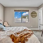 Quiet Contemporary Executive 4Bd, 3Ba Estate With Pool