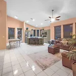 Private House In N Scottsdale