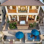 Riverfront Gem, Spa, Games, Bbq, Pet-Friendly!