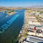 Riverfront Gem, Spa, Games, Bbq, Pet-Friendly!