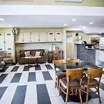Super 8 By Wyndham Holbrook